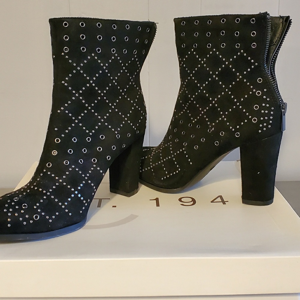 Black suede boots w studs